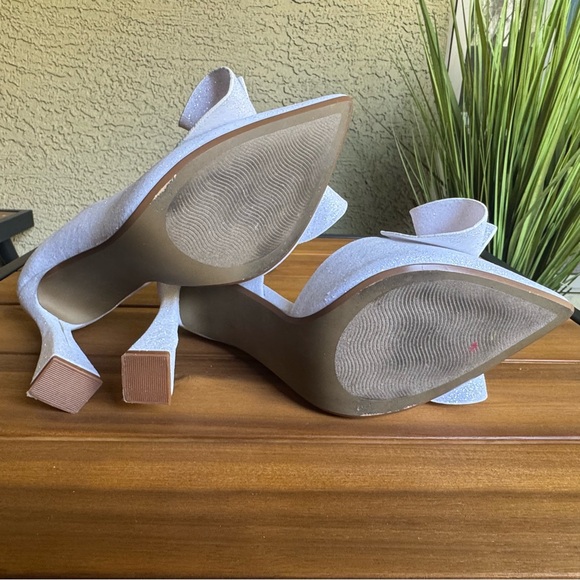 Betsey Johnson Glittery White Bow Heels - Picture 6 of 6